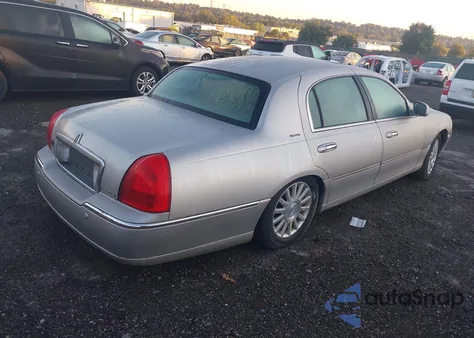 2003 Lincoln Town Car Signature из США, поврежденный, VIN 1LNHM82W43Y632928